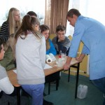 Powiększ zdjęcie Naukowe potyczki uczniów ze Szkoły Podstawowej i Gimnazjum w Ostrówku