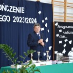 Powiększ zdjęcie Zakończenie roku szkolnego 2023/2024 w SP w Ostrówku