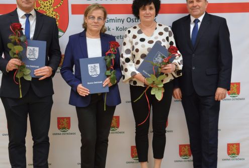 W dniu 16 października 2025 r. w Urzędzie Gminy Ostrówek odbyło się uroczyste wręczenie listów ...